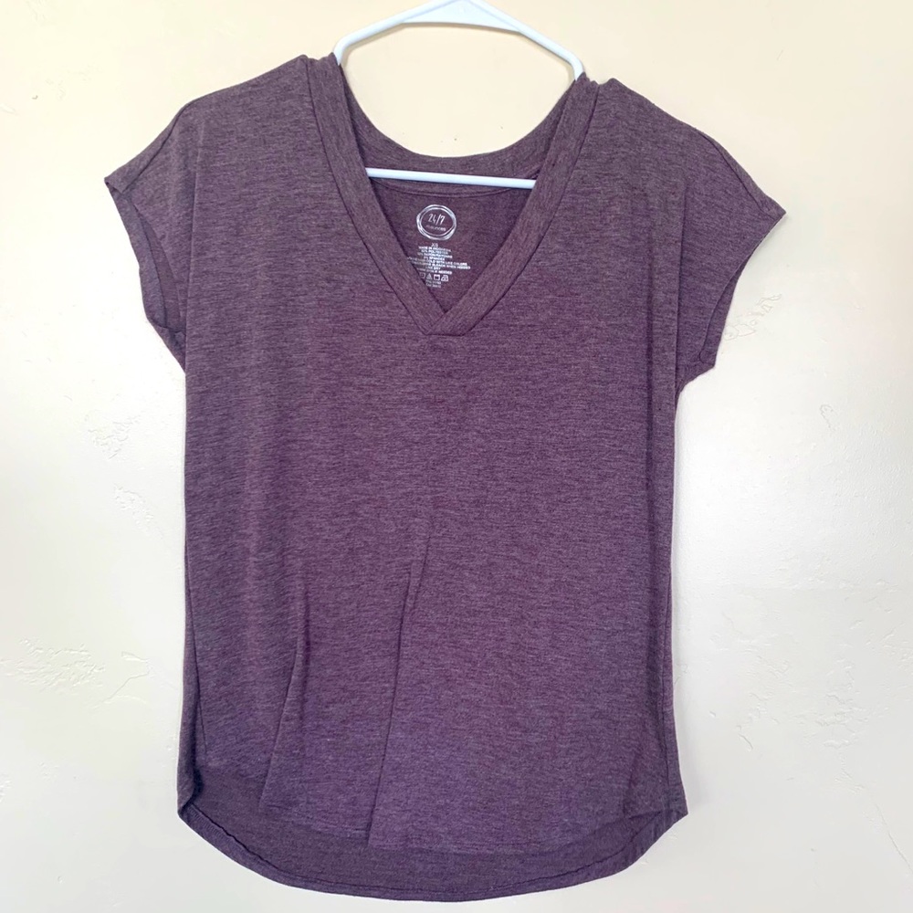 24/7 Like new purple 24/7 tee